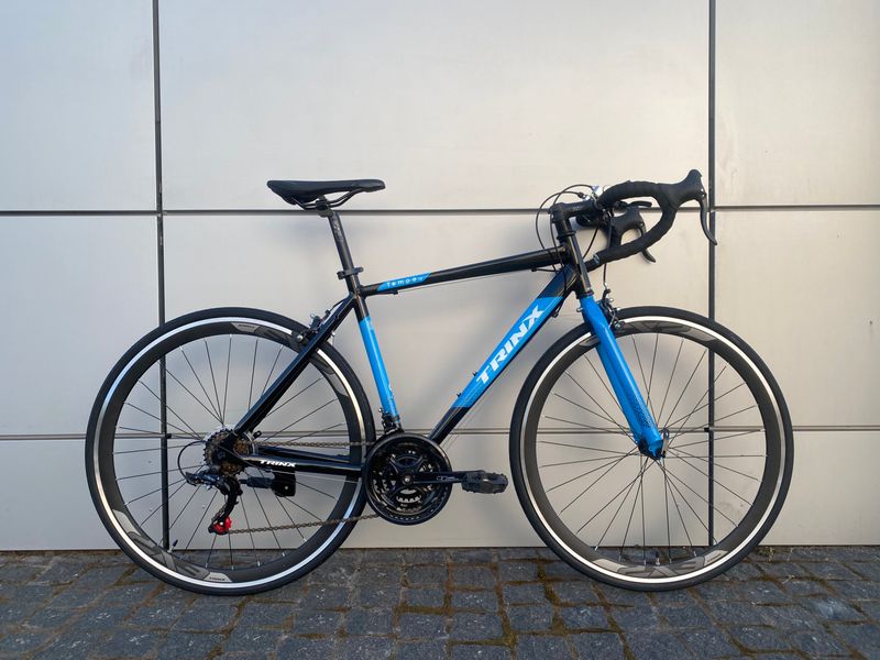 Велосипед 28" Trinx Tempo 1.0 2022 чорний Tempo1.0(50)BBW фото